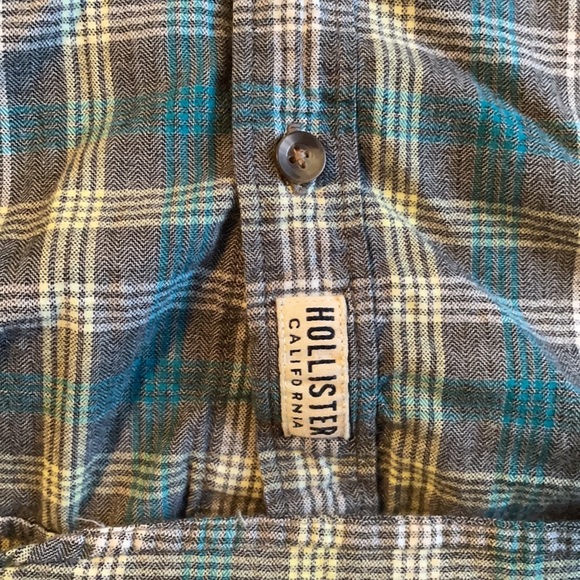 Grey and Green Hollister Flannel - Picture 2 of 5
